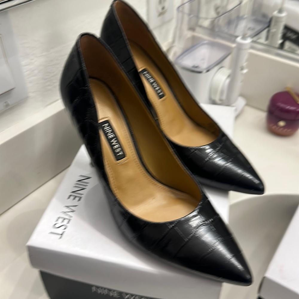 Nine West Crocodiles heels. Pre-loved. 3.5 inches.